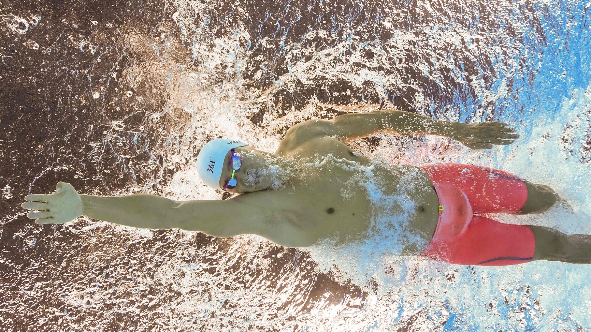 壯觀觀眾席,場外氛圍熱烈,賽事高潮迭起,形容观赛现场观众的词语